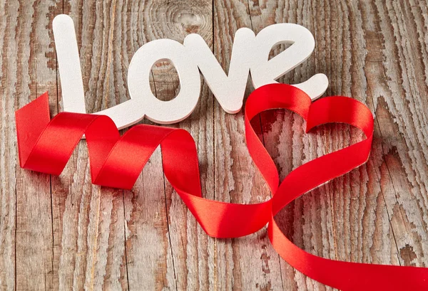 Fondo Madera Marrón Con Inscripción Amor Cinta Rizada Corazón — Foto de Stock