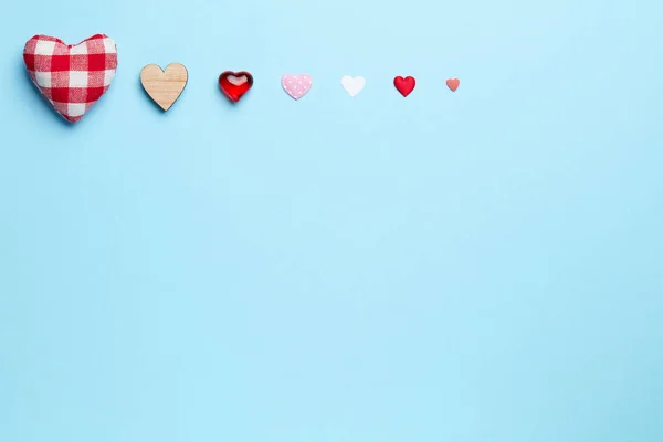 Different Size Heart Figures Line Plain Blue Background — Stock Photo, Image