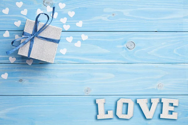 Samenstelling Van Geschenk Grote Liefde Teken Blauwe Houten Achtergrond — Stockfoto