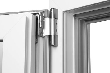 Ev penceresinde yakın çekim, menteşe inşaat detayı, arka plan olmadan