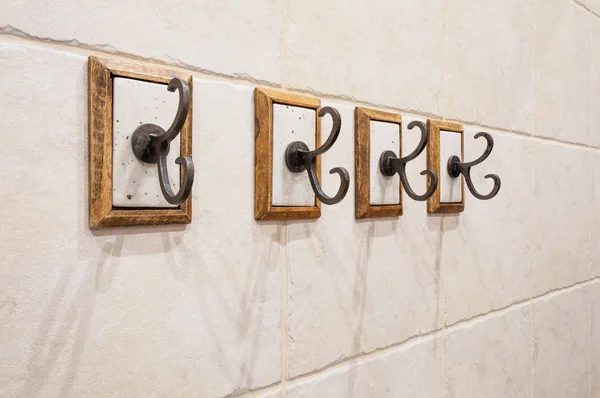 Cuatro Ganchos Retro Pared Del Baño Beige Hecho Azulejos — Foto de Stock