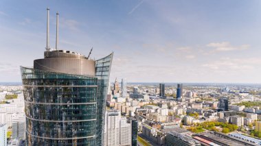 Varşova, Polonya - 2 Mayıs 2017. Yukarıdan hava dron görünümünü şehir merkezi manzarası