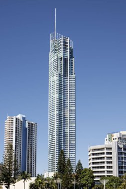Surfers Paradise - 28 Nisan 2013: Q1 Surfers Paradise Gold Coast konut bir gökdelen olup Güney Yarımküre en yüksek binası