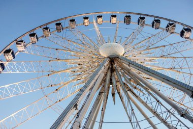 Dönme dolap üstünde tepe-in Transit merkezi Surfers Paradise, Gold Coast, Queensland Avustralya 60 metre