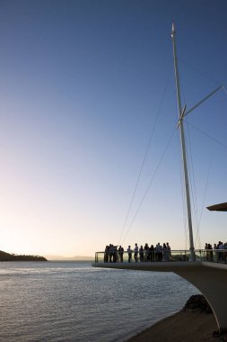 Hamilton Island, Whitsunday Adaları - 17 Mart 2014: Sydney Opera Binası kez Hamilton Adası yat kulübü Walter Barda tarafından tasarlanmış benzetti.