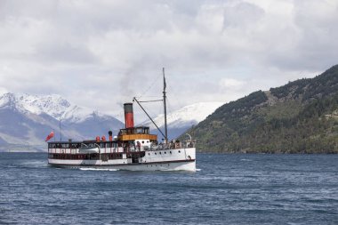 Queenstown, Yeni Zelanda - 06 Kasım 2017: Earnslaw Tss olduğunu en eski turistik Otago ve tek kalan ticari yolcu kömür yakıtlı vapur Güney yarımkürede.