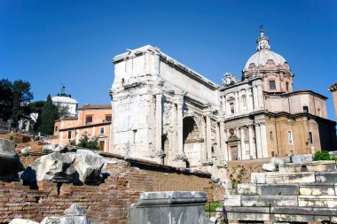 İtalya, Roma - 25th Kasım 2012: Arch, Septimius Severus Roma Forumu harabe durumda. İtalya.