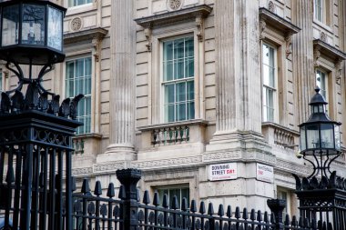 London, Büyük Britanya - 15 Aralık 2012: İngiltere Başbakanı resmi office Downing Street olduğunu.