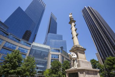 New York, Amerika Birleşik Devletleri - 24 Mayıs 2015: Columbus Circle, 1905 yılında tamamlanmış ve bir asır sonra yenilenmiş. Dönüm noktası Rating daire birçok film ve diğer medya özellikli.