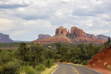 Şapel, kutsal çapraz olarak Sedona Arizona gündüz