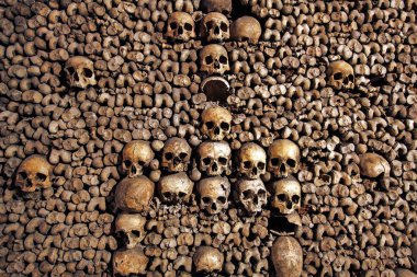 Korkunç görünümü Catacombs iç, Paris, Fransa