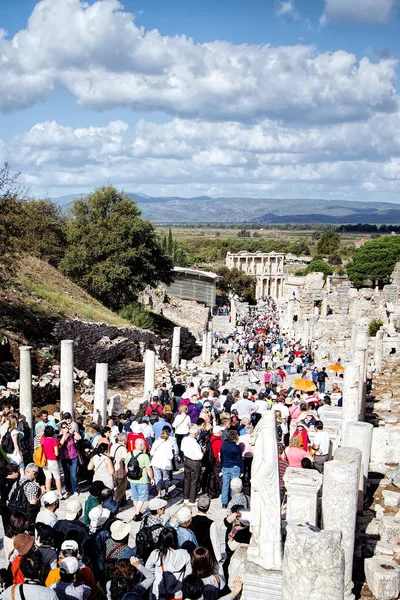 Selcuk Turquía Octubre 2012 Los Turistas Visitan Las Ruinas Arqueológicas — Foto de Stock