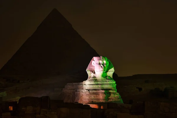 2012年11月08日 吉萨金字塔和狮身人面像照亮了神奇的声音和灯光表演 — 图库照片