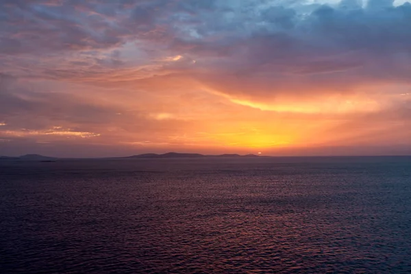 Sun Setting Greek Islands Scenic Sea View Cloudy Sky — Stock Photo, Image