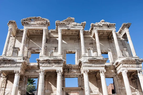 Efes 'teki Antik Celsius Kütüphanesi Cephesi, Türkiye