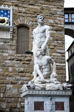Herkül ve cacus heykel ayakta önünde palazzo vecchio adlı piazza della signoria, florence, İtalya