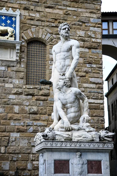 Herkül ve cacus heykel ayakta önünde palazzo vecchio adlı piazza della signoria, florence, İtalya