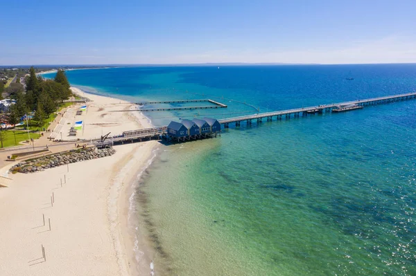 Busselton İskelesi, Batı Avustralya 1841 metre uzunluğunda dünyanın en uzun ikinci ahşap iskele.