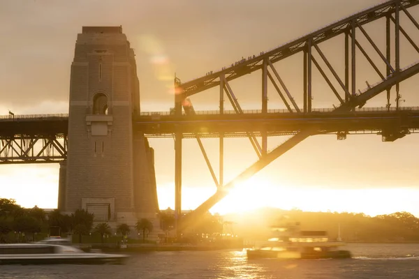 Close Van Mensen Die Sydney Harbour Bridge Beklimmen Bij Zonsondergang — Stockfoto