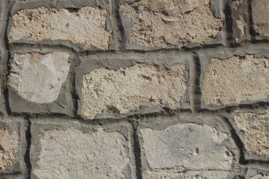 Düz olmayan büyük kireçtaşı bloklardan yapılmış eski bir duvarın dokusu