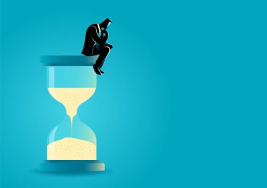 İşadamı kum saatinde oturuyor ve düşünüyor