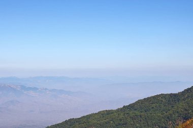 Dağ doruklarına peyzaj Kew Mae Pan doğa iz Doi Inthanon natuonal Park, Chaingmai, Tayland