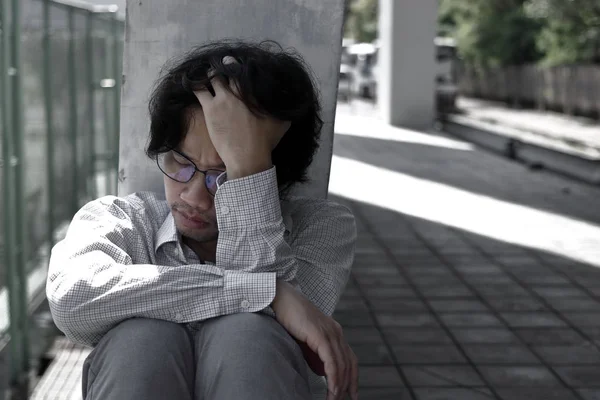 Solitário Estressado Asiático Homem Negócios Depressão Com Mãos Testa — Fotografia de Stock