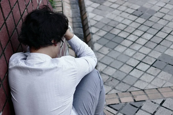 Visão Traseira Frustrado Exausto Asiático Homem Negócios Depressão Com Mãos — Fotografia de Stock