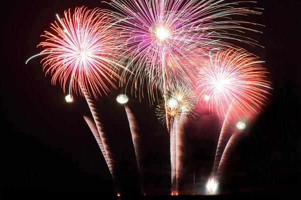 Fuegos Artificiales Coloridos Festivos Fondo Del Cielo Nocturno Fiesta Celebración — Foto de Stock