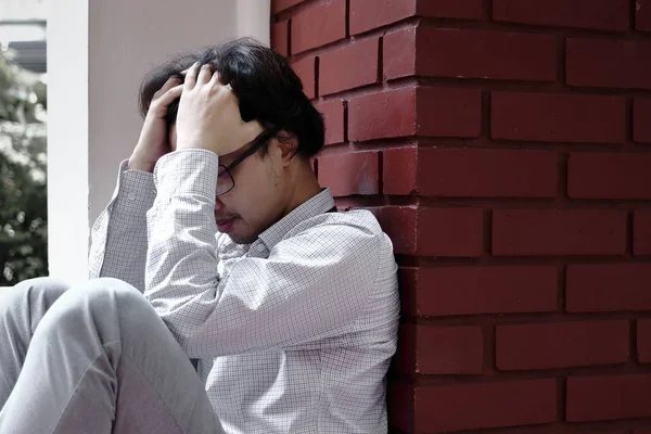 Frustrado Estressado Jovem Homem Negócios Asiático Sentindo Desapontado Exausto Com — Fotografia de Stock