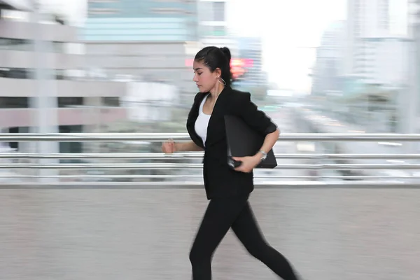 Abstrato Desfocado Movimento Jovem Negócio Asiático Woma Correr Para Trabalho — Fotografia de Stock