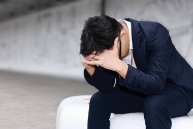 Anksiyete, Asyalı genç iş adamının ciddi sorunlardan muzdarip olduğunu vurguladı