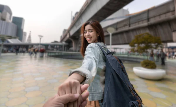 Amante Casal Asiático Mãos Dadas Livre Romântico Viagens Conceito Férias — Fotografia de Stock