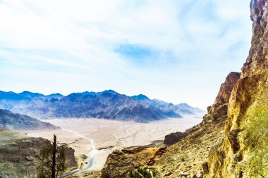 Dağ alan ve çöl Yazd - Iran yakınındaki Chak Chak tarafından