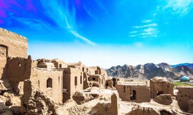 Abonded hayalet kasaba, Kharanaq İran üzerinden panoramik görünüm