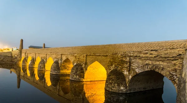 Visa Gamla Bron Över Zayanderud Floden Varzaneh Provinsen Isfahan Iran — Stockfoto