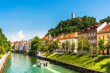 Ortaçağ binaları ve ljubljanica Nehri'nin Ljubljana - Slovenya