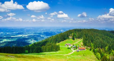 Schliersee, Bavyera - Almanya tarafından orman kulübede dağ görüntüleyin