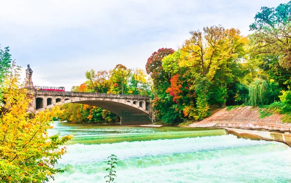 Visa Färgglada Höstlandskap Isar Floden München Bayern Tyskland Tyskland — Stockfoto