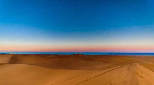 Ανατολή ηλίου στην έρημο της Σαχάρας δίπλα σε Mhamid στο Μαρόκο — Φωτογραφία Αρχείου