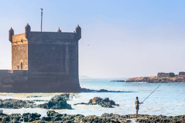 Bağlantı noktası Essaouira Fas'ta savunma kulesi görüntüleyin