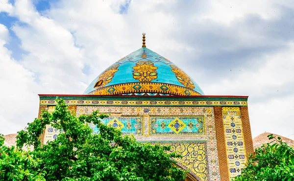 亚美尼亚 Inyerevan 蓝色清真寺 带装饰冲天炉 — 图库照片