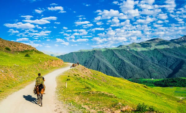 Horse Trekking Górach Tuszetii Gruzja — Zdjęcie stockowe