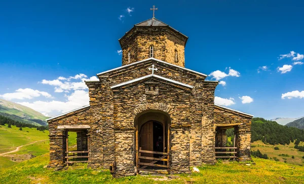 Igreja Sameba Santíssima Trindade Remota Aldeia Tusheti Shenako Geórgia — Fotografia de Stock