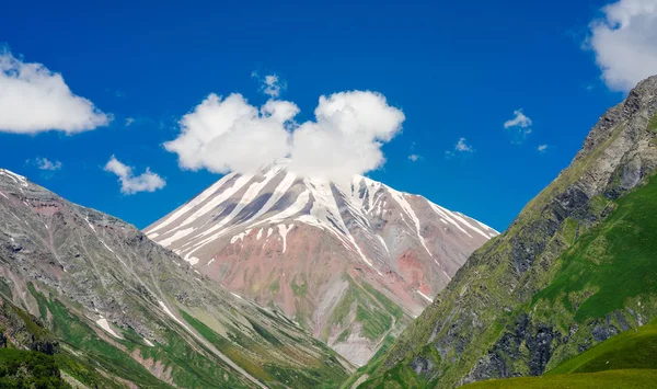 Vista Pitoresca Monte Kazbek Nas Montanhas Caucasianas Cáucaso Geórgia — Fotografia de Stock