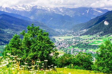 Svaneti Mestia Svaneti, Gürcistan tarafından dağ manzara görüntüleyin