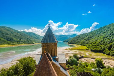 Ananuri kale kilise Gölü, Georgia banka ile