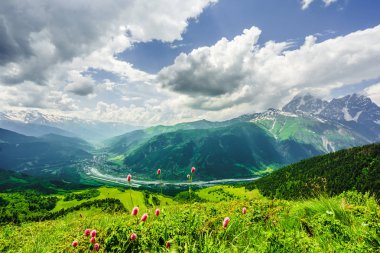 Svaneti Mestia Svaneti, Gürcistan tarafından dağ manzara görüntüleyin
