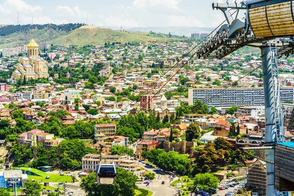 Tbilisi Georgien Antenn Kabel Bil Kör Över Gamla Tbilisi — Stockfoto