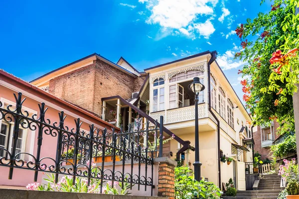 Vista Sulla Tradizionale Casa Legno Colorato Nel Centro Storico Tbilisi — Foto Stock